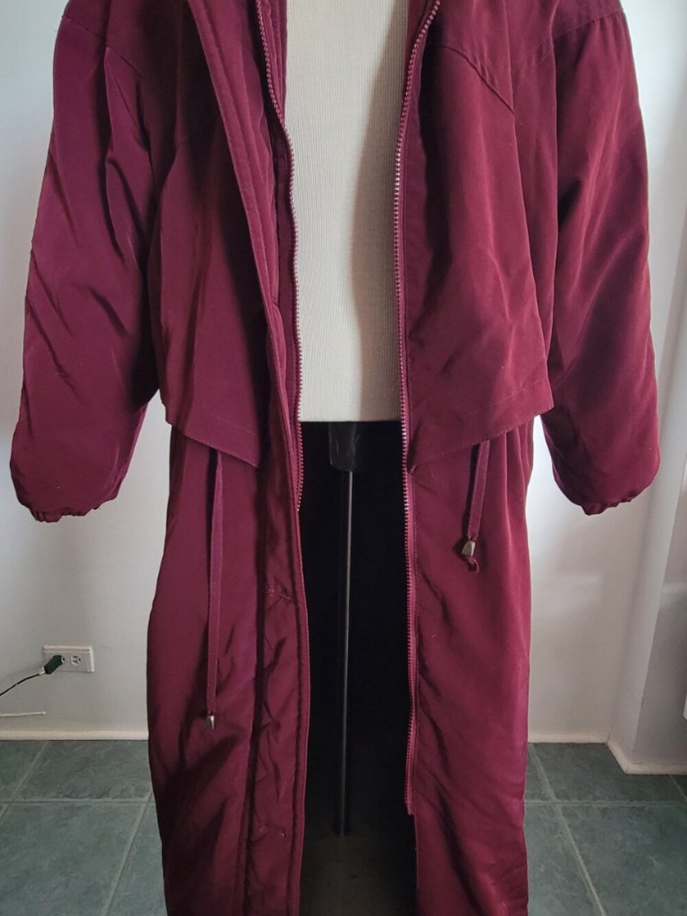 Neiman Marcus Maroon Long Hooded Down Puffer Coat Size M - Picture 8 of 16